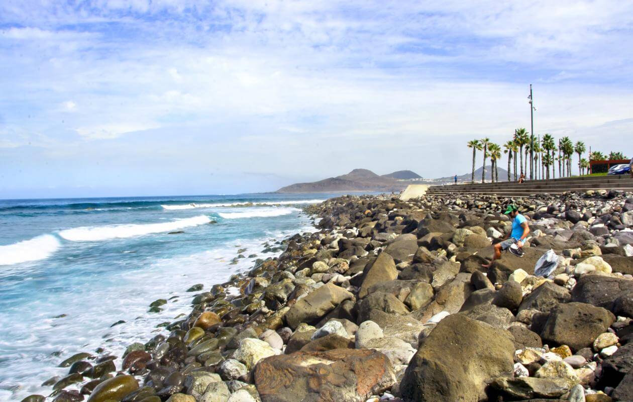 Surfear la derecha del Lloret Spots de surf en Gran Canaria