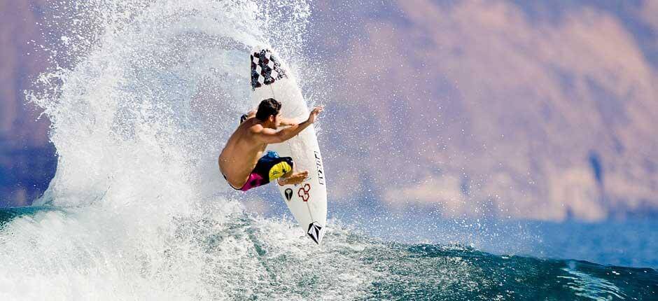 Surfing på venstrebølgen i San Juan + Surfesteder på Lanzarote  